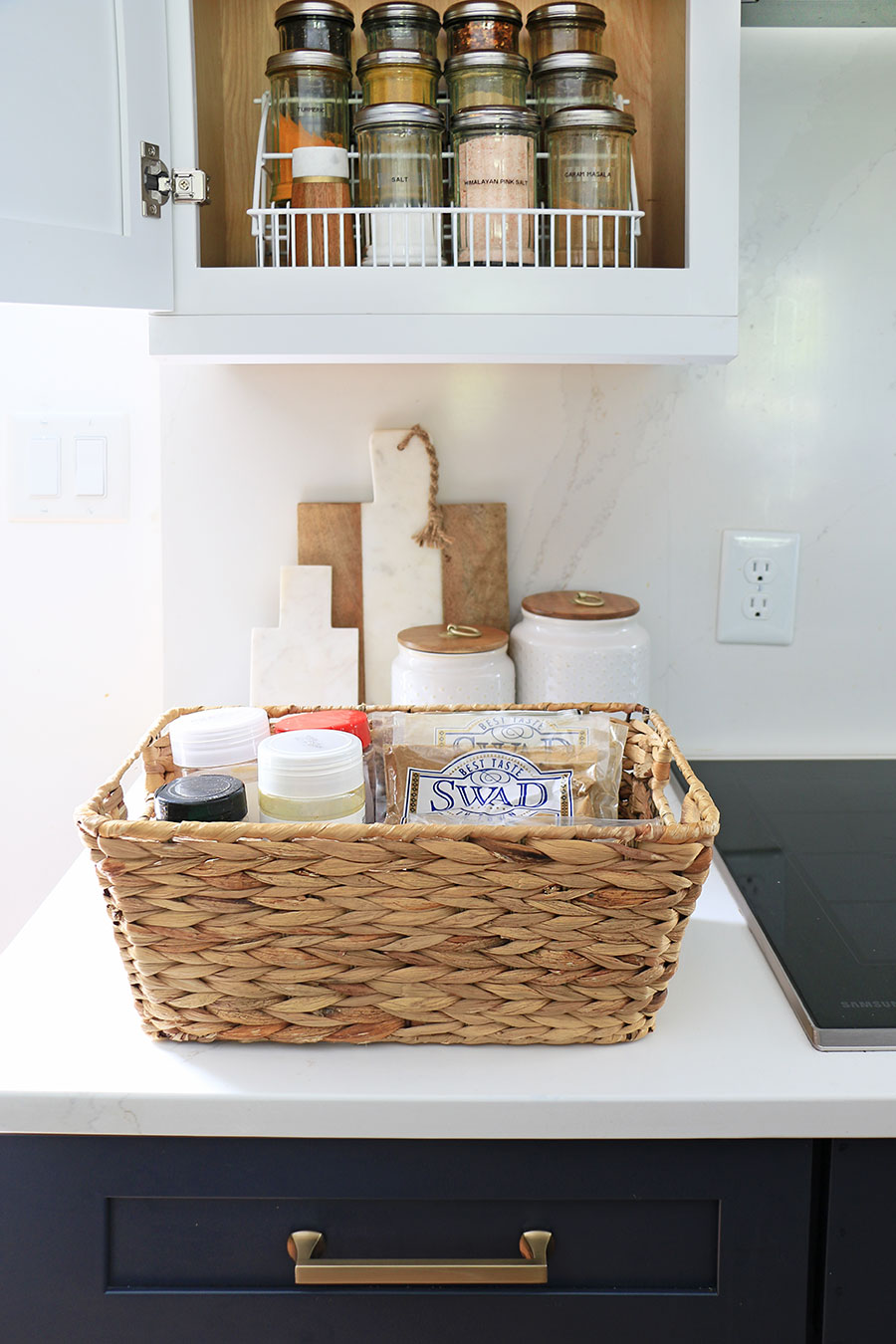 Spice-cabinet-and-basket-with-spices