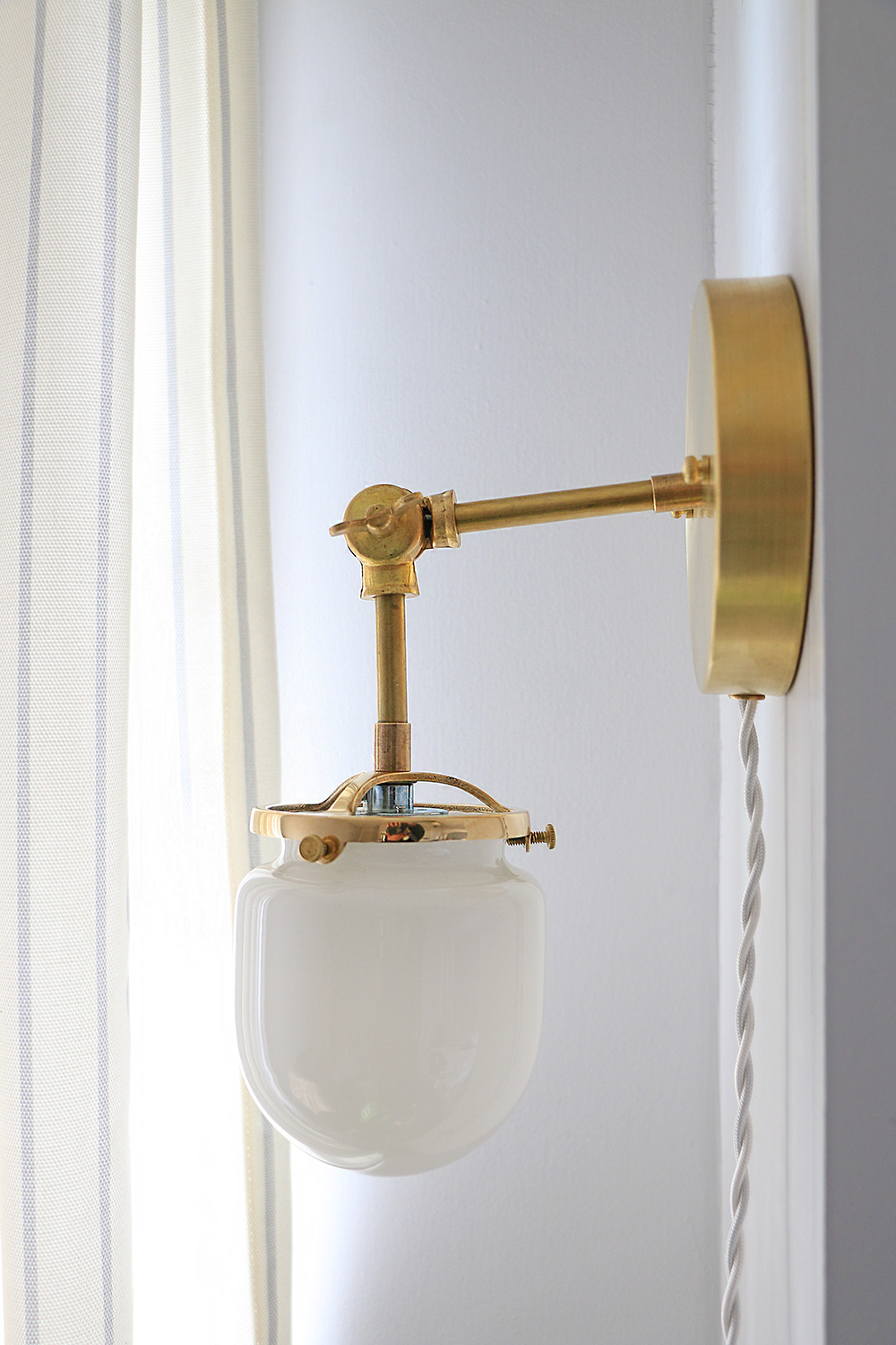 Gold-sconce-with-white-shade