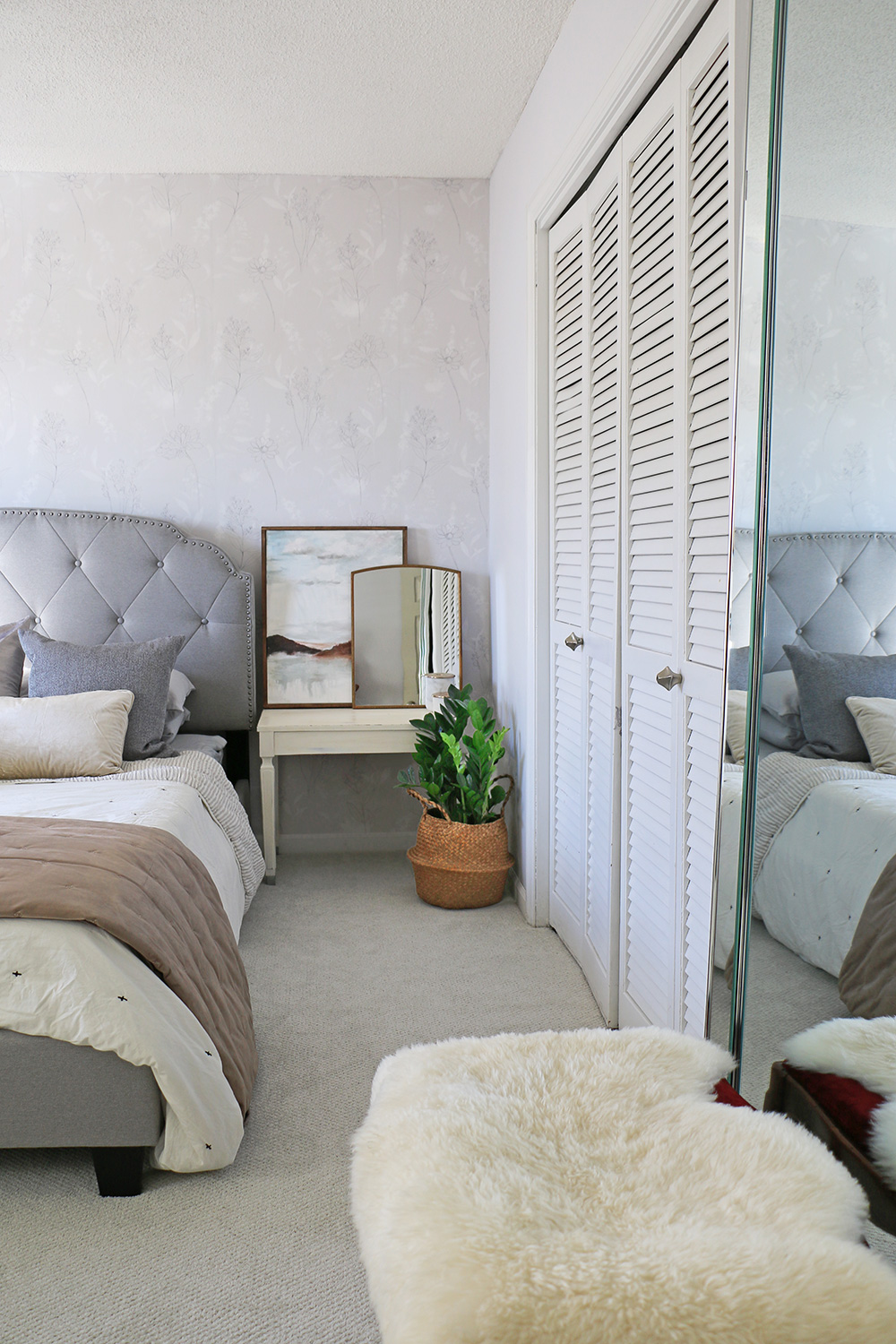 Teenager-gray-bedroom