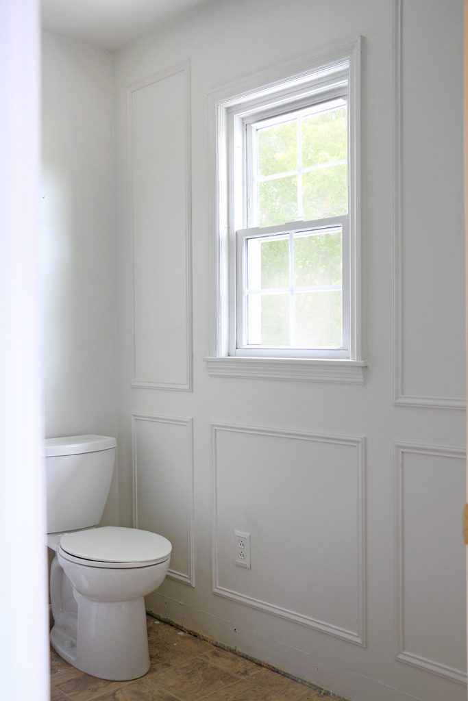 Wall with architectural moulding