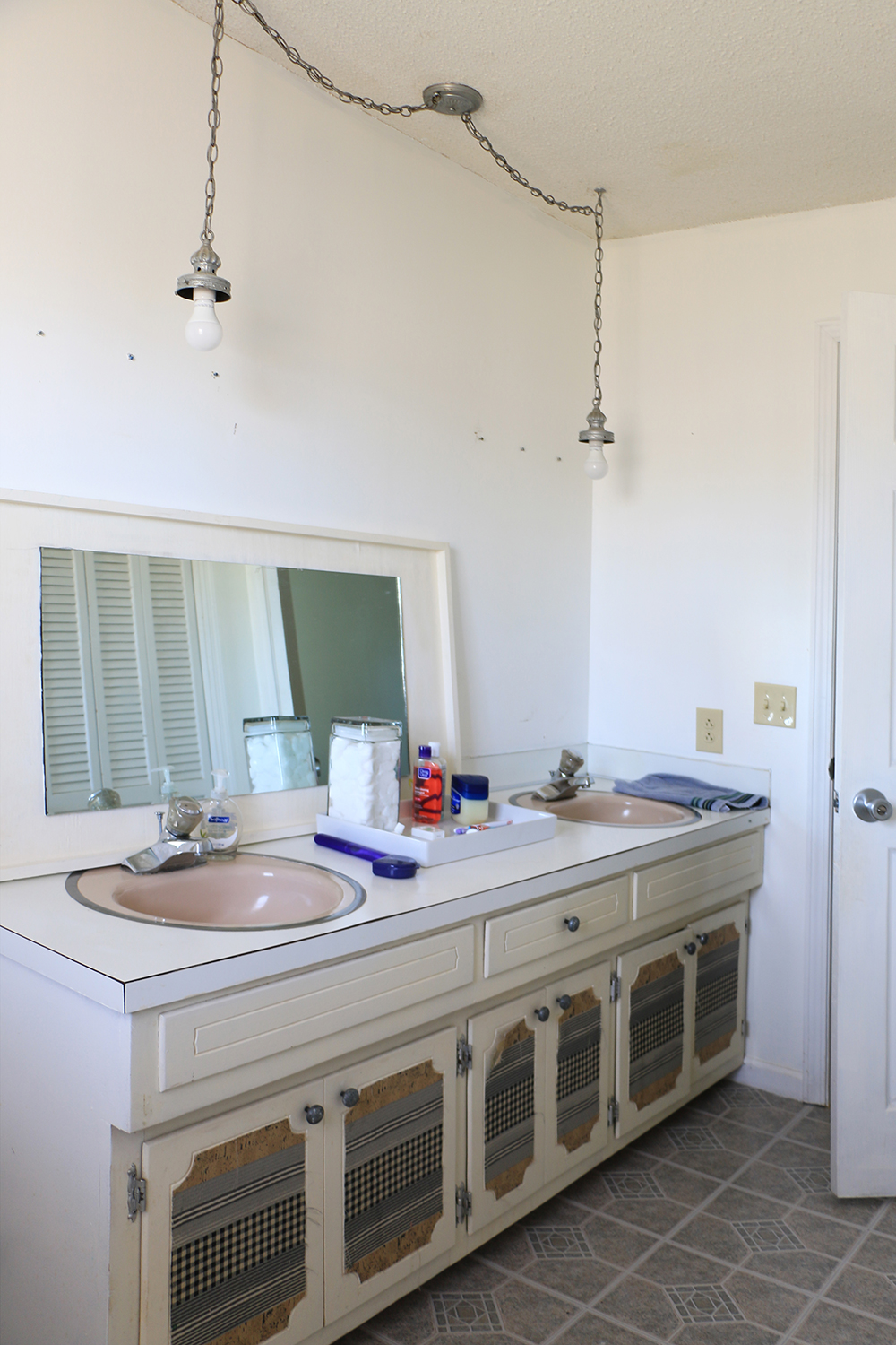 outdated bathroom before pictures