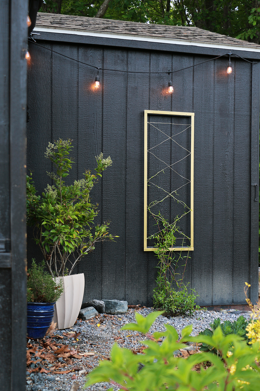 DIY gold wall trellis
